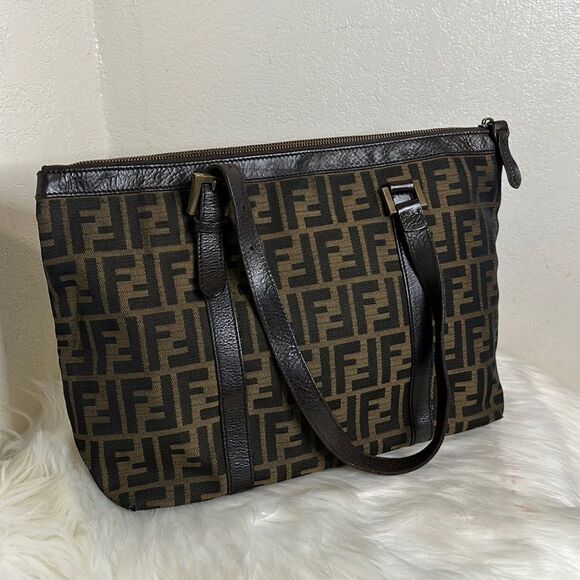 💯Authentic Fendi Zucca Tote Handbag🍀 - Picture 1 of 17